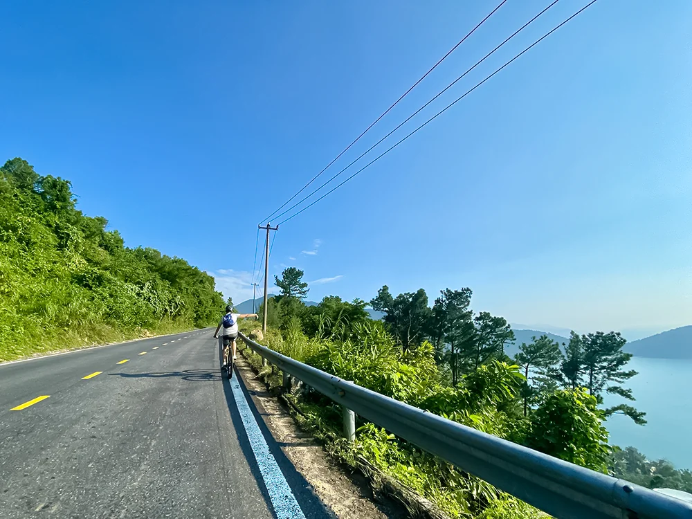 Hai Van Pass Cycling Tour